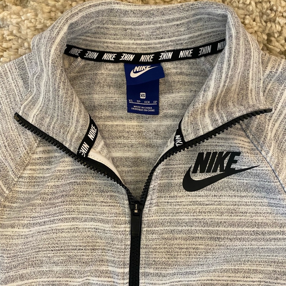EUC Nike zip up jacket